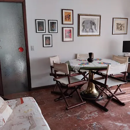 Le Caravelle A 150 Mt A Piedi Dalle Spiagge Chiavari